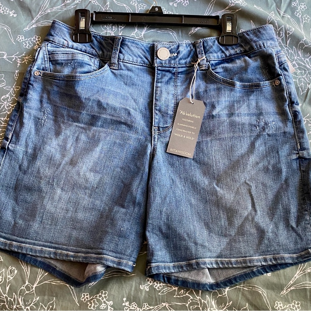 NWT Absolution Women's Classic Blue Jean Shorts​